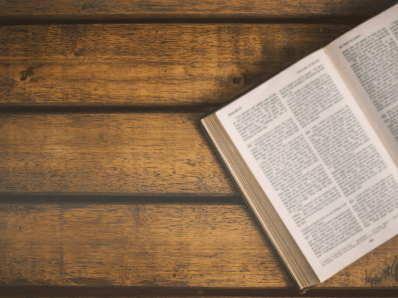 Como Estudar a Bíblia